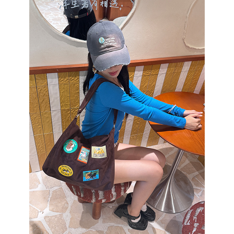 엘프삭 2025 가을 신상 귀여운 캐주얼 동물 스탬프  - Embroidery Bag 리뷰 및 가격